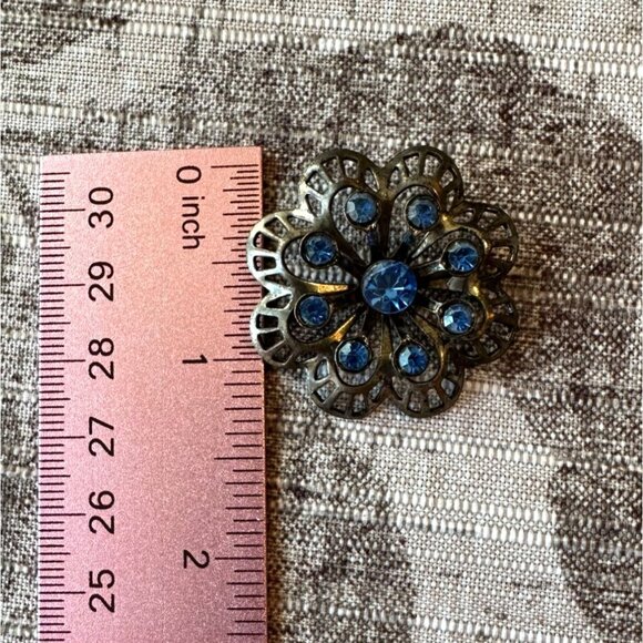 Vintage Silver-Toned Brooch With Blue Rhinestones Floral Design Mid-Century - Picture 5 of 9